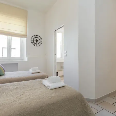 Sleeps 8 Air Con Wifi * Cannes