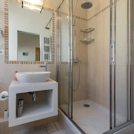 Apartman Sleeps 8 Air Con Wifi
